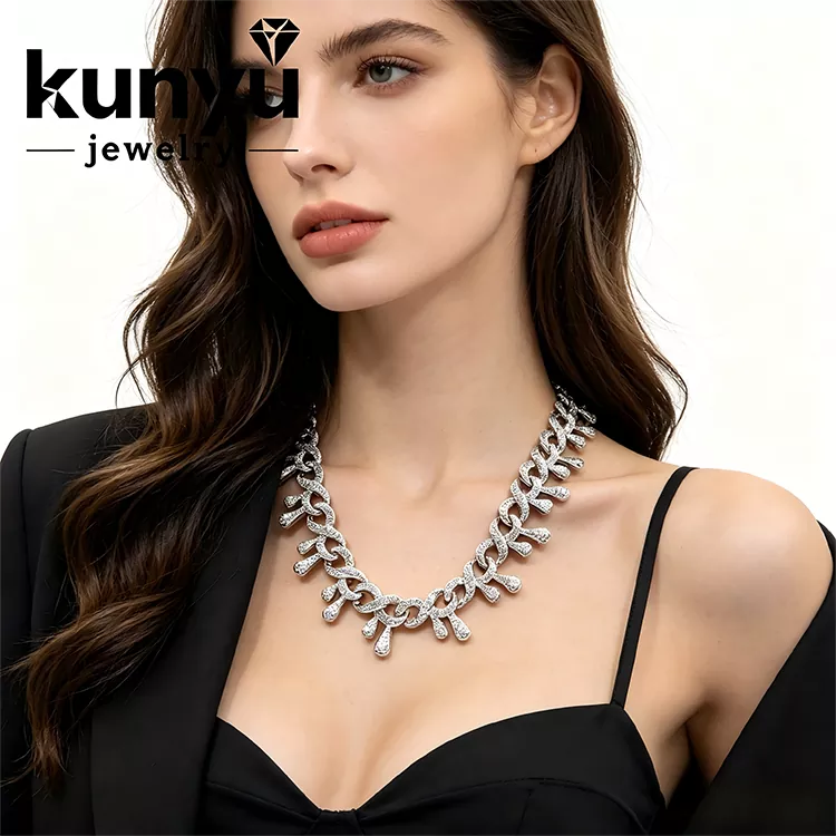 Brilyant Görünüşlü Kuba Boyunbağı